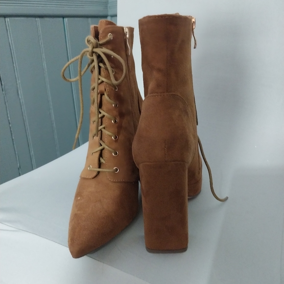 POINTED TOE BLOCK HEEL BOOTIES MILANO-1 BY LILIANA - Picture 1 of 5